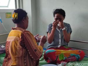 Wajah Siswi Ponorogo Luka Bakar Akibat HP Tiba-tiba Meledak di Kelas Wajah Siswi Ponorogo Luka Bakar Akibat HP Tiba-tiba Meledak di Kelas
