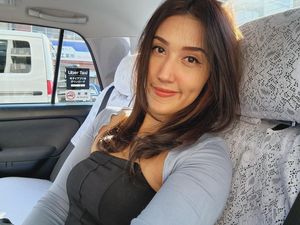 Tunjukkan Kaki Saat Live, Streamer Twitch Di-banned 3 Hari