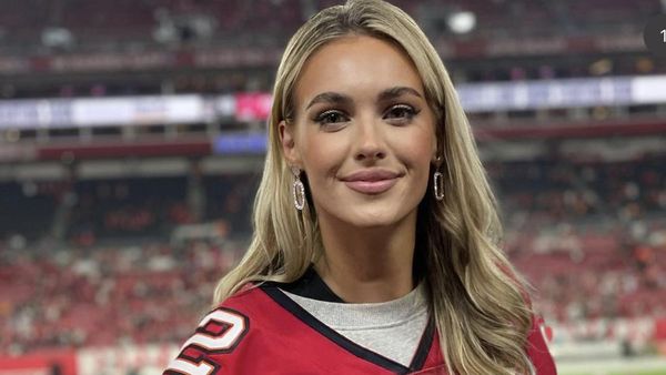Foto: Pacar Baru Tom Brady, Model Cantik yang Dikira Robot Manusia