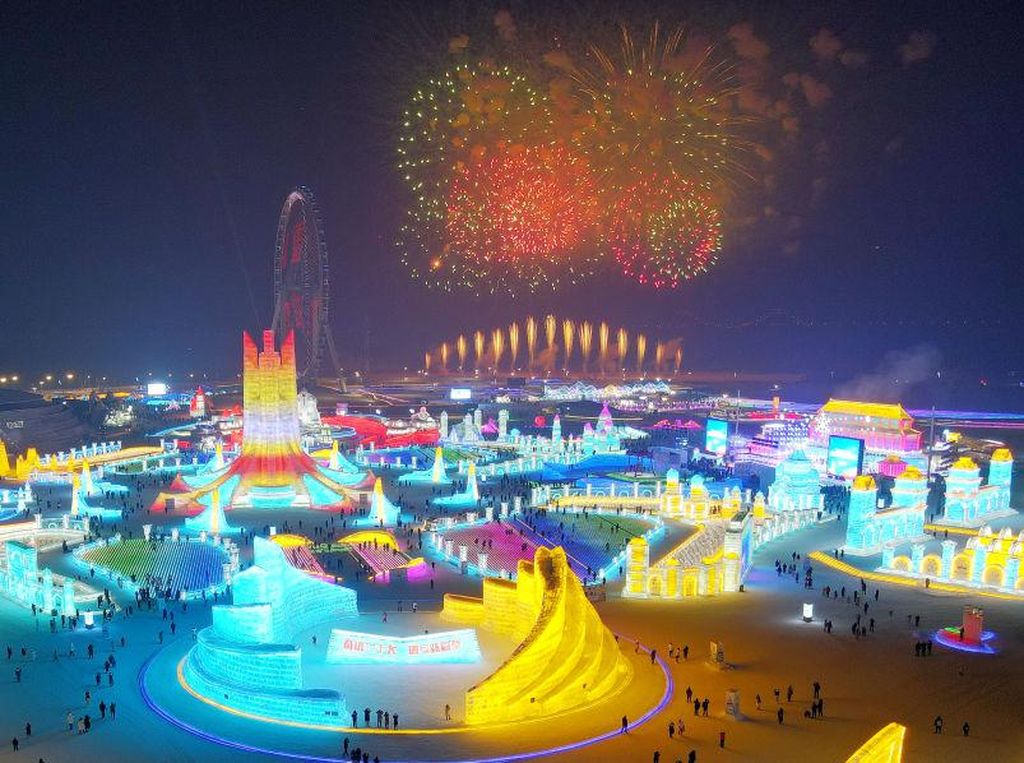 Warna-warni Festival Es Terbesar Dunia di Harbin China