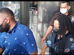 Istri dan Anak Lukas Enembe Bungkam Usai 6 Jam Diperiksa sebagai Saksi