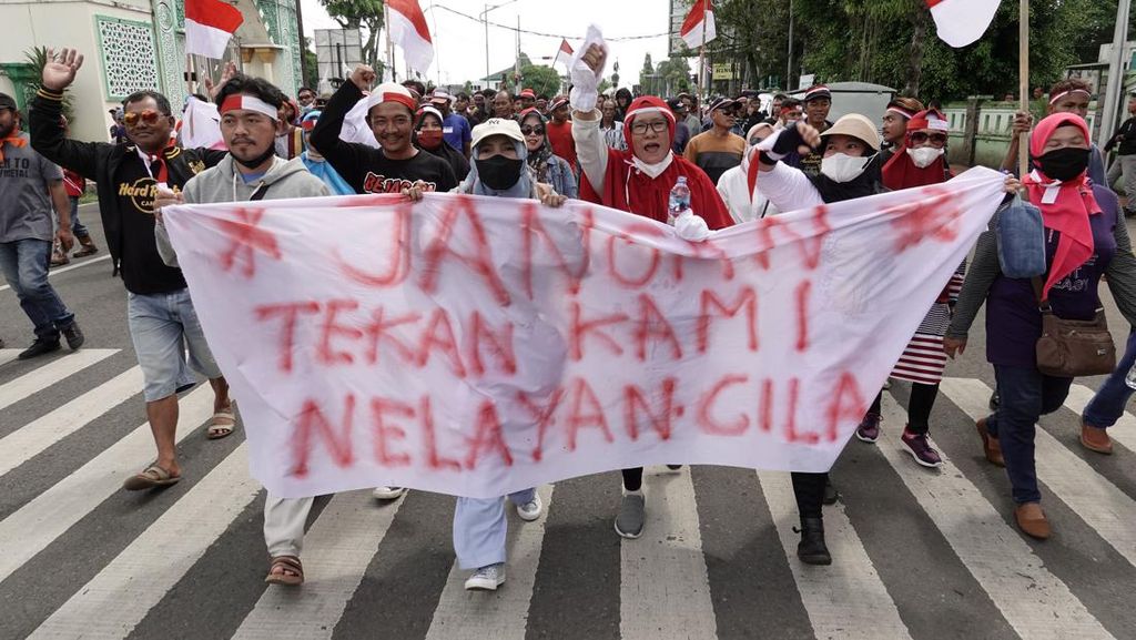 Nelayan Cilacap Geruduk Gedung DPRD Tolak Kenaikan PNBP Nelayan Cilacap Geruduk Gedung DPRD Tolak Kenaikan PNBP