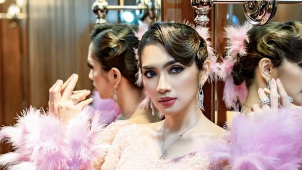 7 Potret Pesta Ultah Mewah Angel Karamoy, Tampil Bak ABG Pakai Mini Dress