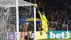 David De Gea Sudah Terbang, Bola Tetap Masuk Gawang