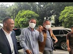 Diperiksa Jadi Saksi, Hercules Kepalkan Tangan di KPK: Mau Dihajar?