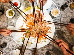 5 Fakta Unik Yee Shang, Sajian Imlek yang Populer di Indonesia