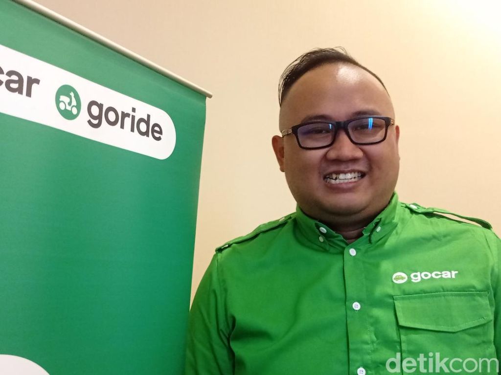 Kisah Driver Online Bandung Tiap Hari Bawa Kamus Bahasa Inggris