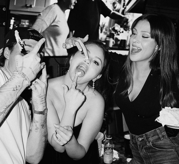 Selena dan Nicola merayakan nominasi Golden Globe/