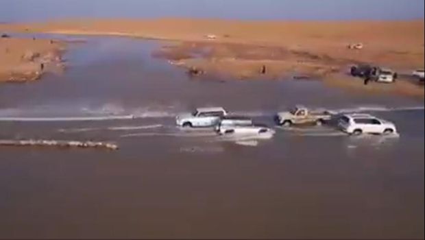 Gurun Pasir Arab Saudi Berubah Jadi Sungai