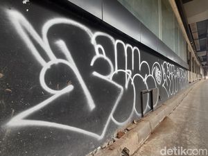 Duh! Halte Bus TransJ Setiabudi Jadi Sasaran Vandalisme Duh! Halte Bus TransJ Setiabudi Jadi Sasaran Vandalisme