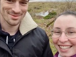 Viral Wanita Punya Suami Terlalu Tampan, Merasa Bak Kentang di Sebelahnya