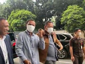 Diperiksa Jadi Saksi Kasus Suap MA, Hercules Kepalkan Tangan saat Tiba di KPK