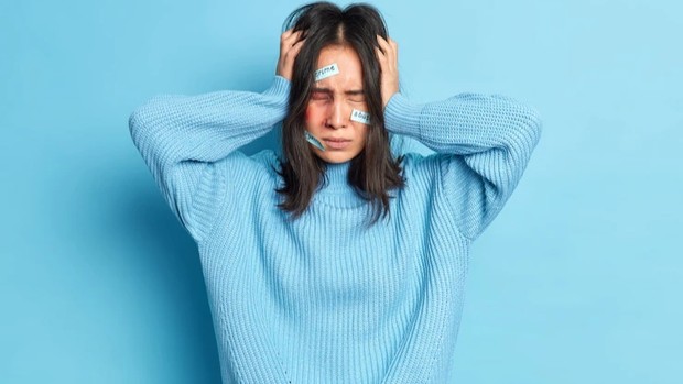 Ilustrasi/Foto: Freepik.com/wayhomestudio Dampak buruk bagi kesehatan saat bekerja terlalu lama