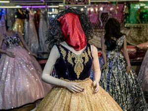 Interpretasi Hukum Puritan oleh Taliban Mewajibkan Penutupan Wajah Manekin