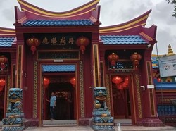 Kelenteng Tertua di Bali Laris Manis Dikunjungi Umat Beragama Non-Konghucu