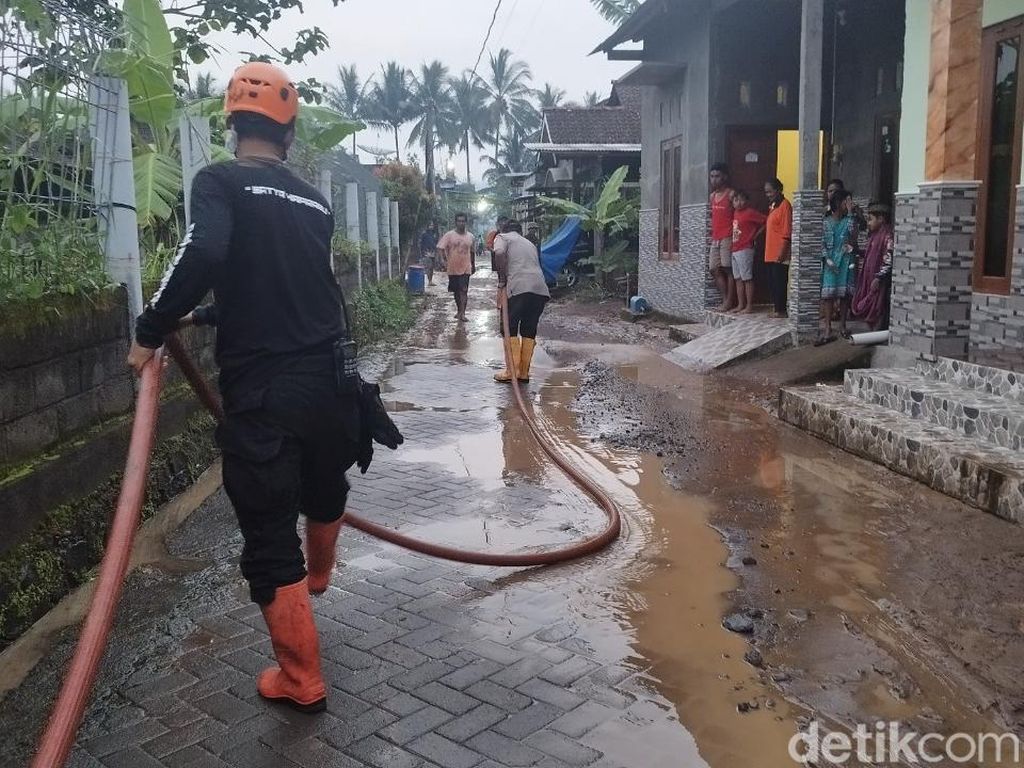 Banjir Bandang Terjang 5 Dusun di Banyubiru Semarang