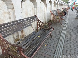 Nasib, Kursi Rusak di Makam Bung Karno Tak Kunjung Juga Diperbaiki