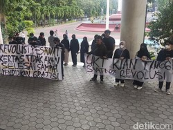 Mahasiswa UNY Demo Tuntut Perbaikan Sistem UKT, Ini Tanggapan Kampus