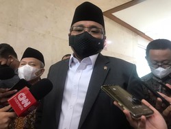 Menag Yaqut Jenguk Korban Dianiaya Anak Pejabat Pajak, Doakan Kesembuhan