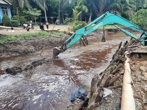 Oprit Jembatan di Inhil Ambrol 15 Hari Setelah Kontrak Berakhir