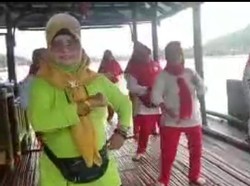 Beredar Video Emak-emak Senam di Masjid Apung Pacitan