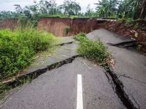 Akses Jalan Ungaran Timur-Mranggen Terputus Gegara Longsor