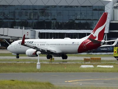 Pesawat Qantas Berhasil Mendarat Usai Terbang dengan Satu Mesin