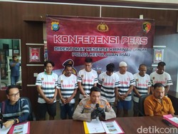 Curi Besi Tambatan Kapal Tanker di Tengah Laut, 14 Orang Ditangkap