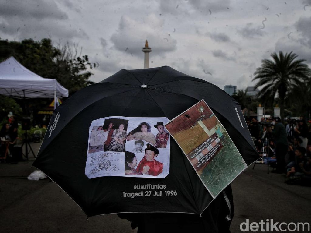 16 Tahun Aksi Kamisan, Apa Kabar Kasus Pelanggaran HAM Berat? 16 Tahun Aksi Kamisan, Apa Kabar Kasus Pelanggaran HAM Berat?