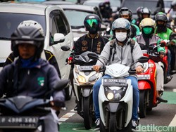 Lalin Cawang UKI Arah Jalan Gatot Subroto Macet Pagi Ini