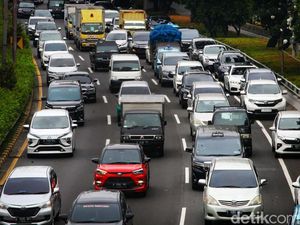 Potret Macet Jalan Gatot Subroto Arah Semanggi Pagi Ini