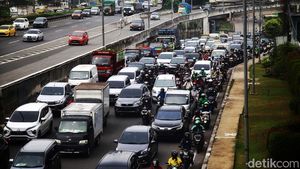 Potret Sehari-hari Kepadatan Lalu Lintas di Jalan TB Simatupang