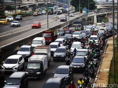 Potret Sehari-hari Kepadatan Lalu Lintas di Jalan TB Simatupang