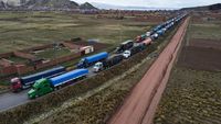 Puluhan Truk Terdampar Gegara Blokade di Perbatasan Peru-Bolivia