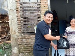 Ganjar Milenial Center Gelar Kelas Kecantikan-Bagi Sembako di Maros