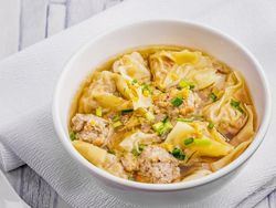 Resep Sup Pangsit Ayam Jamur untuk Sajian Spesial Imlek Resep Sup Pangsit Ayam Jamur untuk Sajian Spesial Imlek