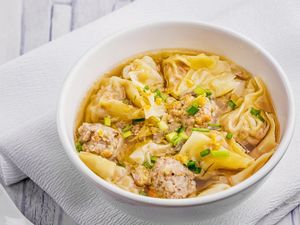 3 Resep Sup Pangsit yang Lembut Gurih Untuk Penghangat Badan 3 Resep Sup Pangsit yang Lembut Gurih Untuk Penghangat Badan