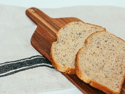 Sarapan dengan roti gandum utuh dapat membuat produktif sepanjang hari.
