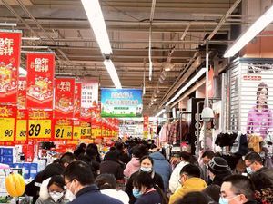 Sambut Imlek, Supermarket di China Diserbu Warga