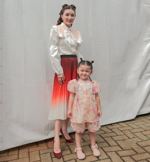 Sarwendah dengan A-line Skirt/Sumber: IG @sarwendah29