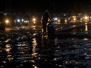 Macet-Banjir Kerap Hantui Gedebage, Warga Tuntut Solusi Nyata ke Farhan Macet-Banjir Kerap Hantui Gedebage, Warga Tuntut Solusi Nyata ke Farhan