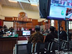 Kesaksian Polisi di Pintu 12 Kanjuruhan, Penonton Bertiket Tak Bisa Masuk