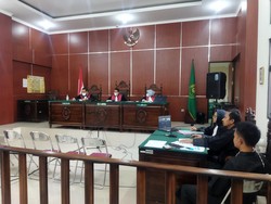 Ibu Bawa Bayi ke Rutan Pendeglang Terdakwa Palsukan Surat Divonis 1 Bulan Bui