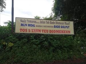 Heboh Spanduk Ancaman Golput gegara Jalan Rusak di Sukabumi Heboh Spanduk Ancaman Golput gegara Jalan Rusak di Sukabumi