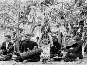 Tari Gandrung dan Sejarahnya Jadi Sarana Intelijen Lawan Penjajahan Belanda Tari Gandrung dan Sejarahnya Jadi Sarana Intelijen Lawan Penjajahan Belanda