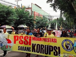 Ultras Geruduk Askab Gresik: PSSI Miskin Prestasi, Sarang Korupsi