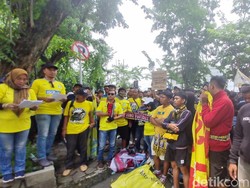 Ratusan Ultras Geruduk Askab PSSI Gresik, Tuntut Liga 2 Dilanjutkan