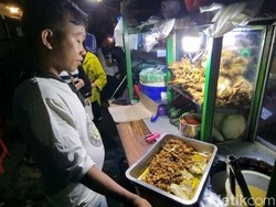 Kata Penjual soal Kuliner Nasi Minyak Bebek Surabaya yang Lagi Viral