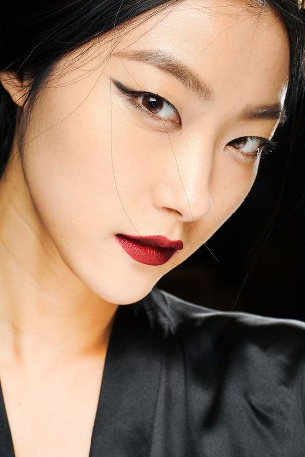 Winged Eyeliner dan Red Lips/Foto: pinterest.com Winged Eyeliner dan Red Lips