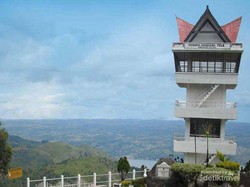 Lihatlah Keindahan Danau Toba dari Menara Pandang Tele Ini